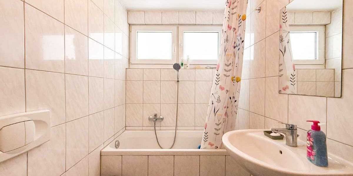 Modernisiertes 4-Familienhaus fußläufig zur S-Bahn 1 zimmer