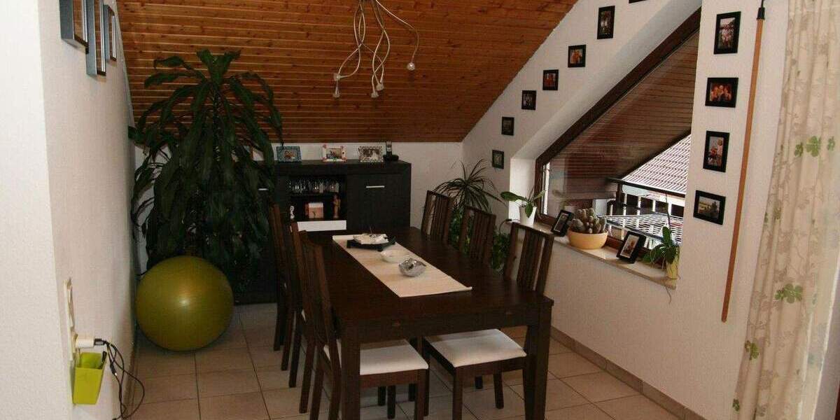 Etagenwohnung Pforzheim Südweststadt - 2 Zimmer, 70 m&sup2;, 755&euro; | Angebot:25096073