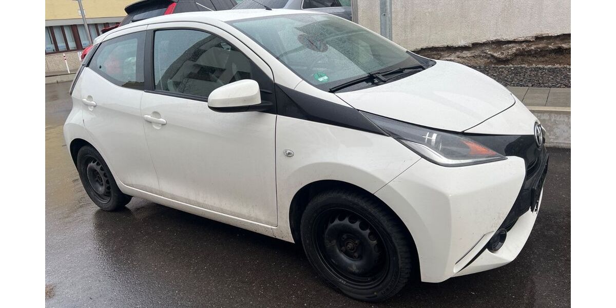 Toyota Aygo (X) 135.000 km 5.550 &euro; Ditzingen 71254
