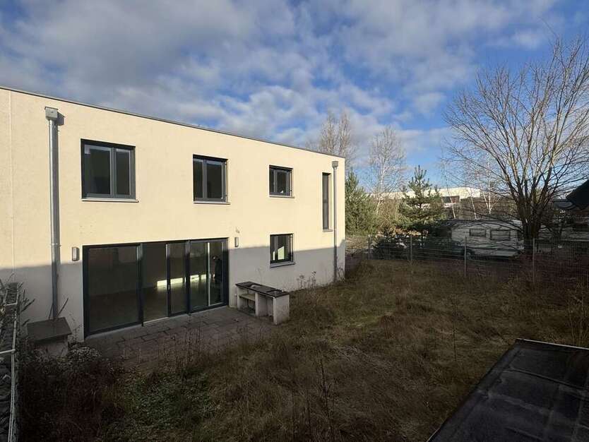 Modernes Reihenendhaus mit Wohn- und Gewerbeanteil + Garten, Garage & 3 Stellplätzen in Rheinstetten