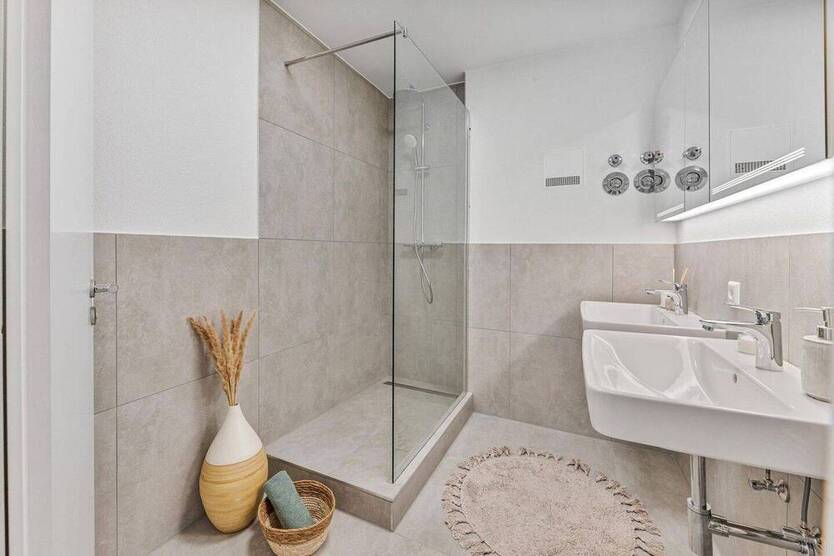 sofort verfügbar: neu renovierte 3 Zimmer mit Südbalkon