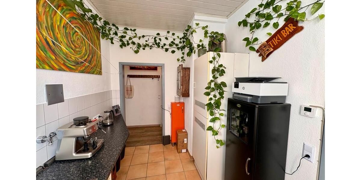 Attraktive Gewerbefläche mit Schaufenster 2 Zugängen zimmer