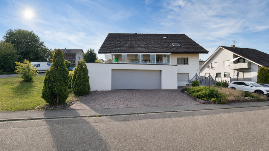 Provisionsfrei* Zweifamilienhaus mit 231 m², Ausbaupotenzial & Doppelgarage — provisionsfrei in Keltern-Weiler - Mehrfamilienhaus, Wohnhaus Keltern | Angebot:27113628