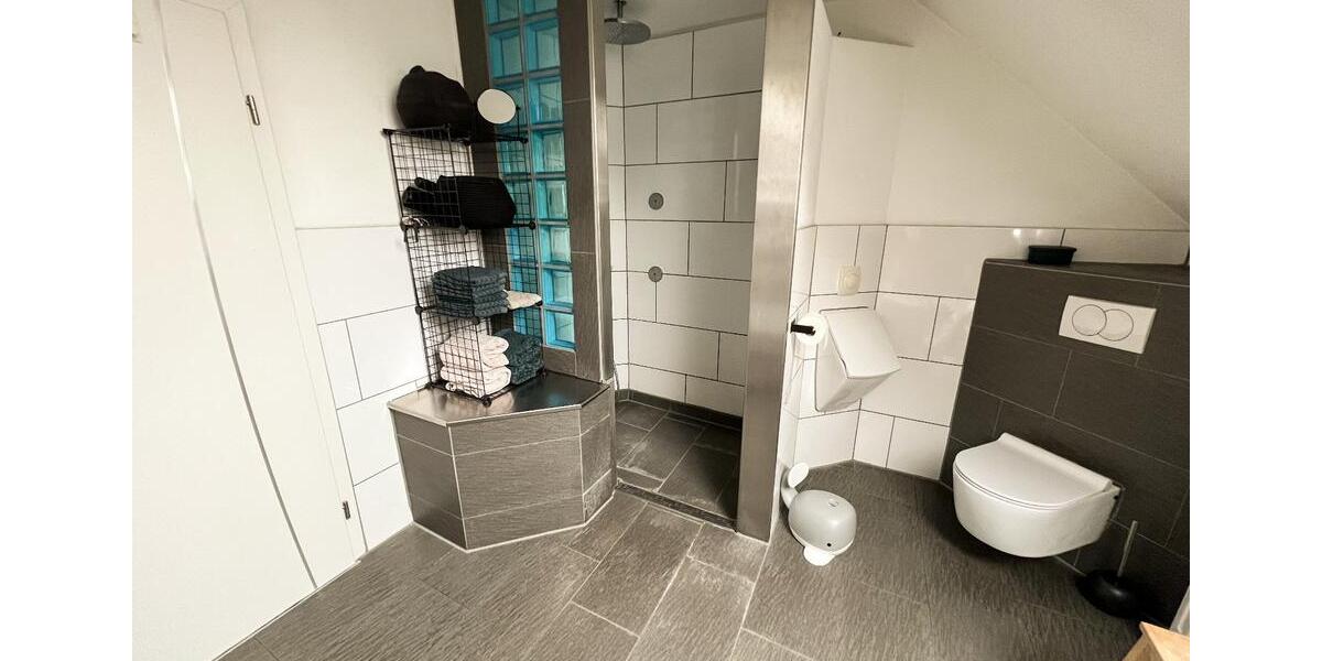 Moderne Wohnung im Dachgeschoss 2 zimmer