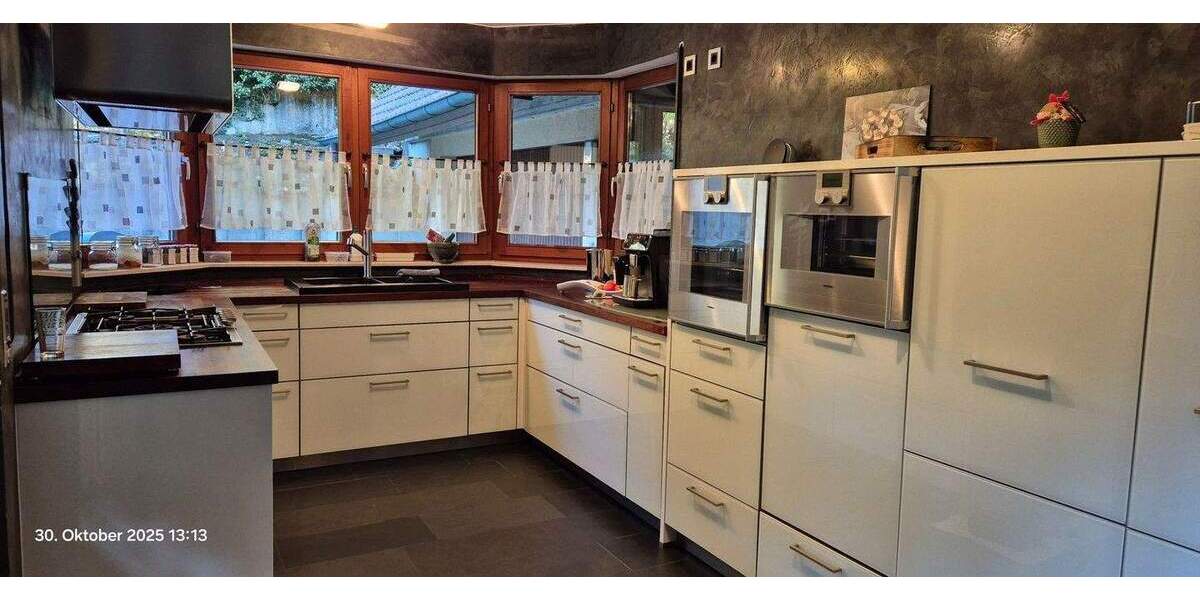 Für Naturliebhaber, freistehendes Haus in herrlicher Lage mitten im Wald. Fast autark 8 zimmer