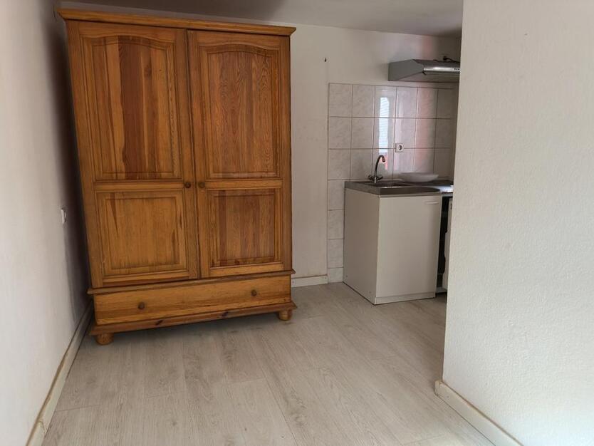 Vermietung Büro- Lagerfläche in Wohngebäude
