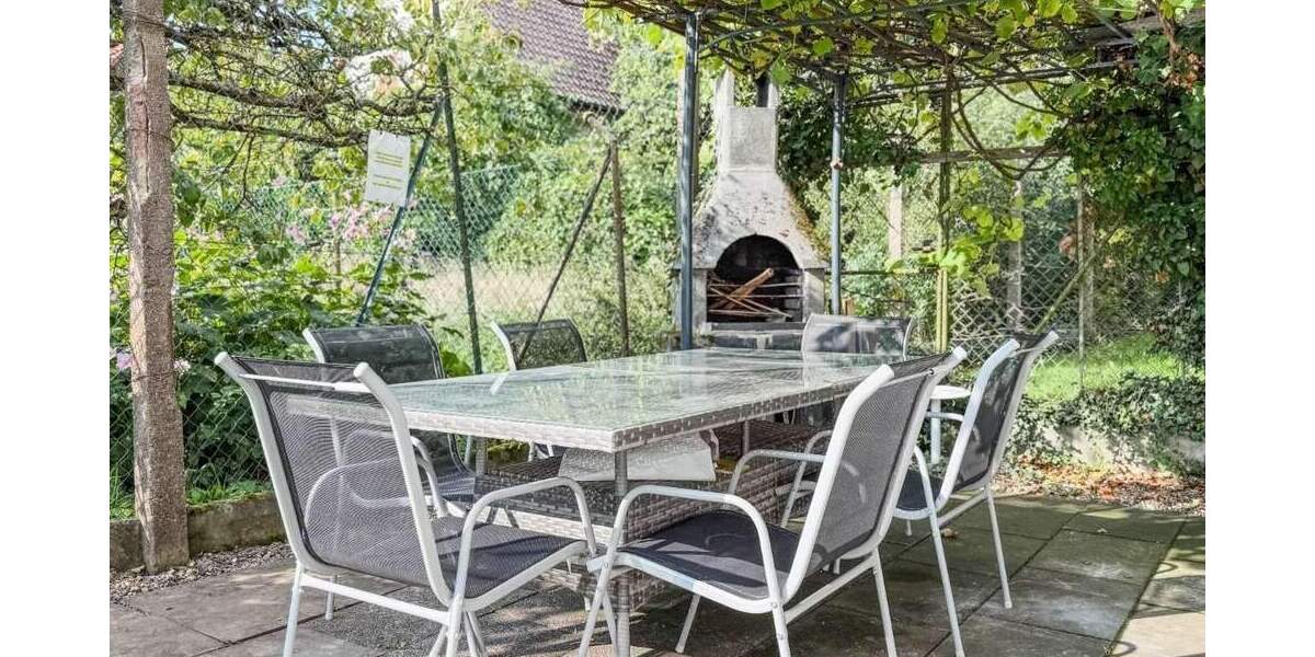 Modernisiertes 4-Familienhaus fußläufig zur S-Bahn 1 zimmer