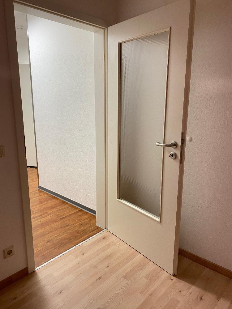 *** Großzügige 4-Zi.-Mietwohnung in Karlsdorf ***