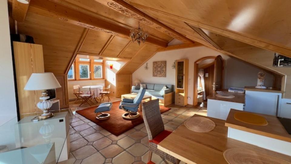 Möbl.2-Zi-Whg., 95 qm, Dachterrasse, Stellplatz, Pauschal 1.200 € zimmer