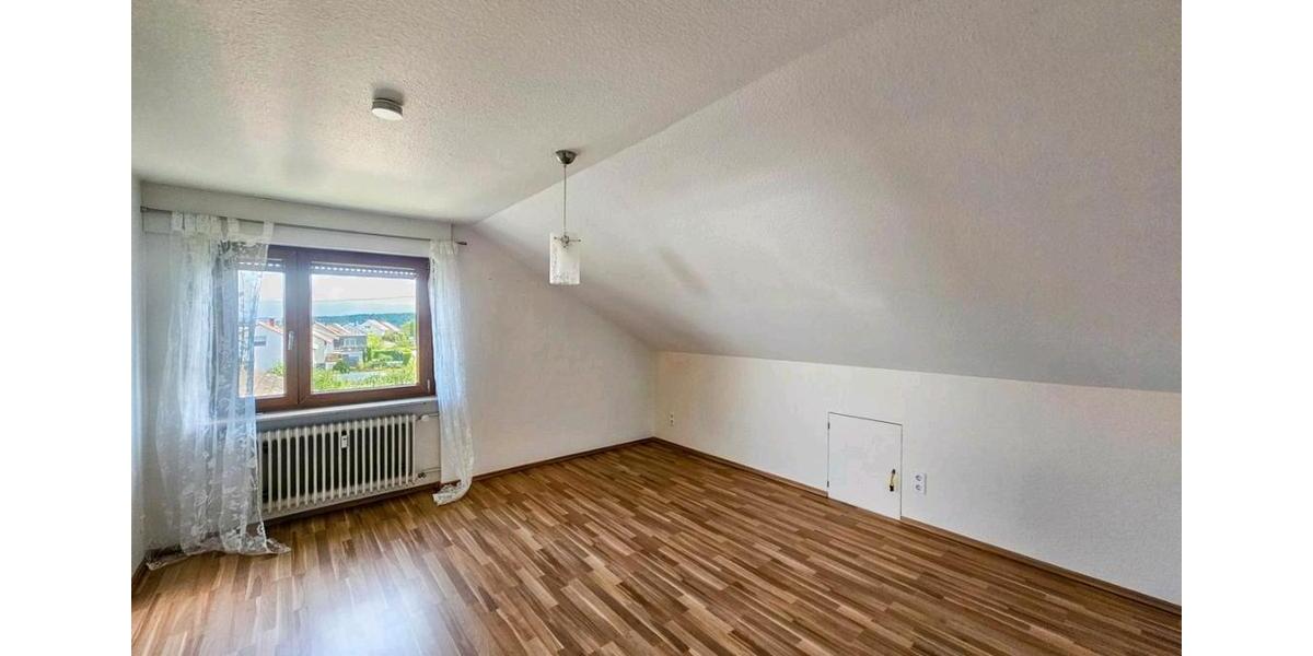 Dachgeschoßwohnung Birkenfeld - 3 Zimmer, 70 m&sup2;, 820&euro; | Angebot:26431333