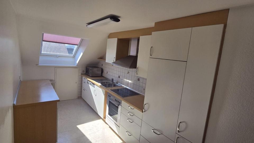 Dachgeschoßwohnung Sindelfingen Sindelfingen (Stadt) - 4 Zimmer, 87 m&sup2;, 1.250&euro; | Angebot:25811374