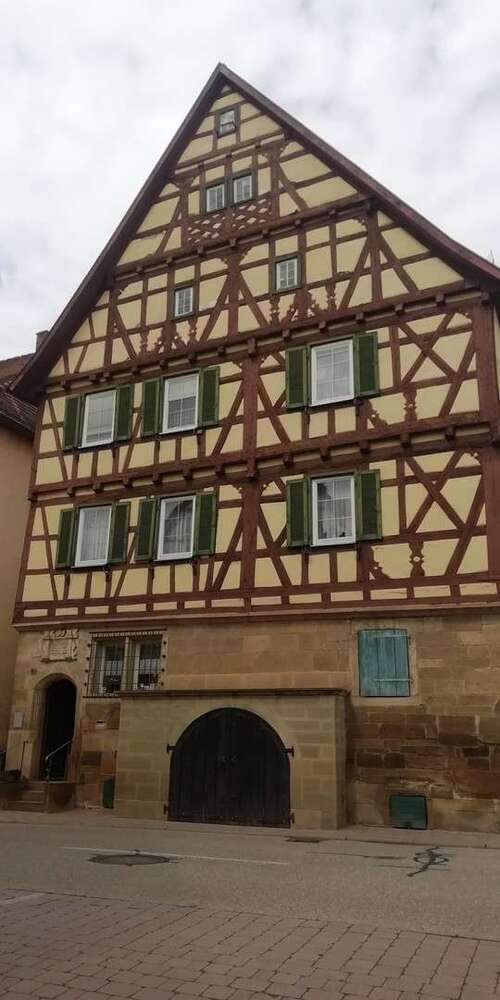 Haus zum Kaufen in Eppingen Kleingartach 189.000 € 200 m²