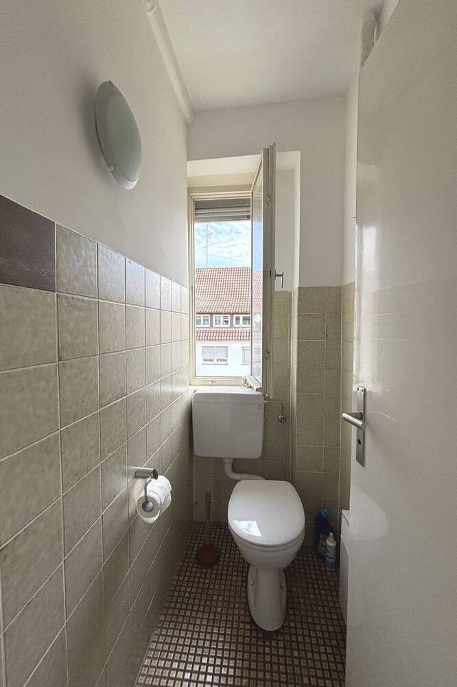 Freie 4-Zimmer-Wohnung, ca. 84 m², Baujahr 1954, mit Balkon, Garage und Freisitz!