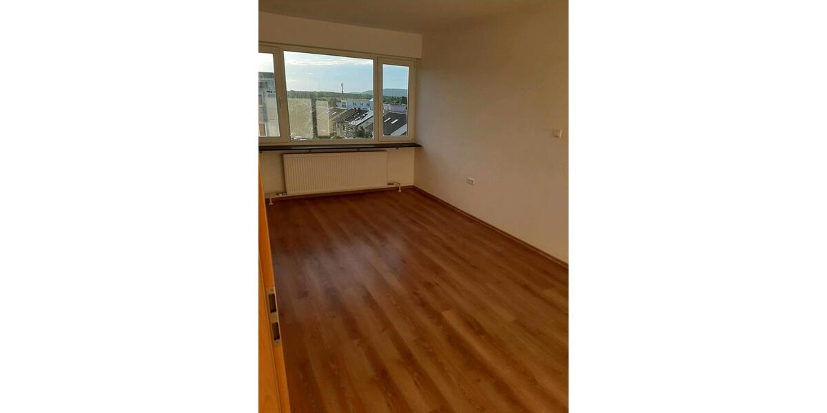 Etagenwohnung Sachsenheim - 4.5 Zimmer, 94 m&sup2;, 1.250&euro; | Angebot:25753183