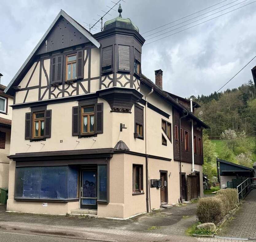 Haus zum Kaufen in Höfen 450.000 € 220 m²