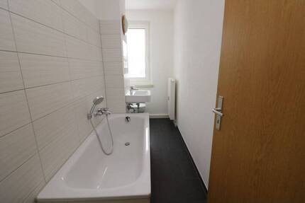 Pack die Badehose ein...helle 3-RW mit Wanne u. Balkon!!!