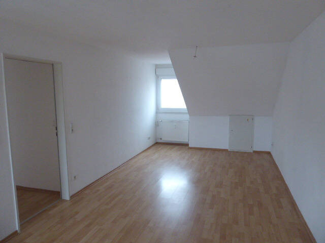Etagenwohnung Pforzheim Innenstadt - 2 Zimmer, 65 m&sup2;, 490&euro; | Angebot:25777189