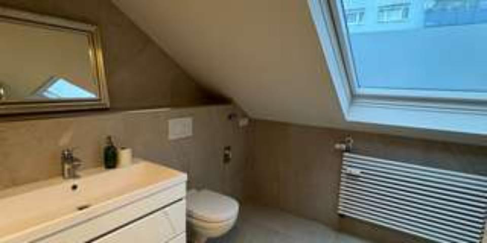 Stilvolle 3,5 Zimmer Dachgeschosswohnung in Toplage- Sedansplatz 3.5 zimmer