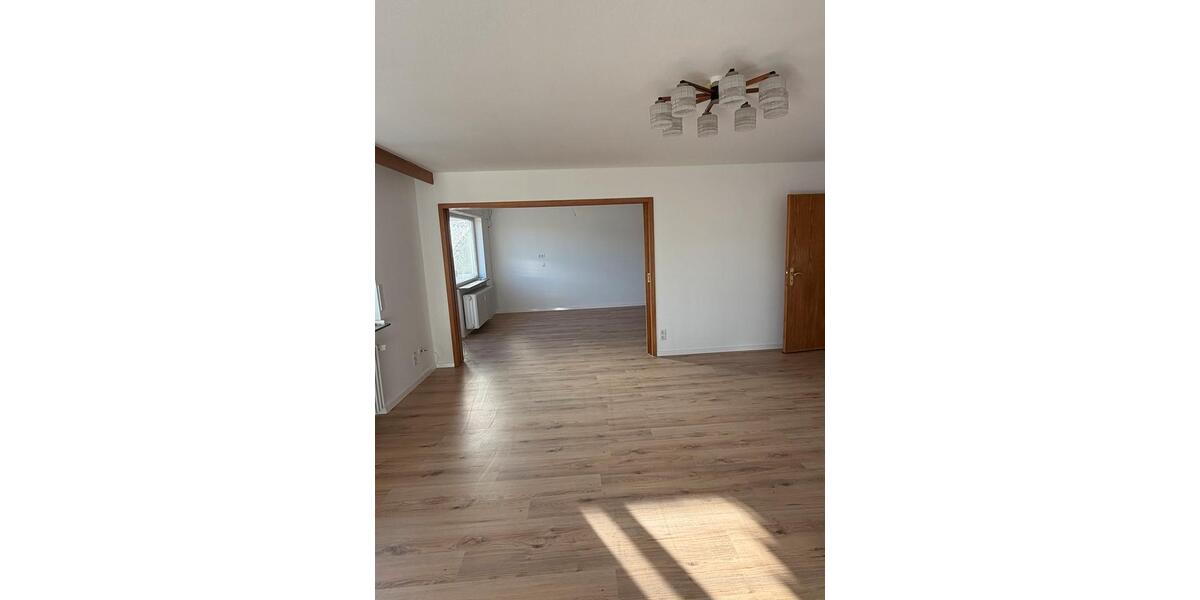 Etagenwohnung Rutesheim - 5 Zimmer, 123 m&sup2;, 1.350&euro; | Angebot:25760632