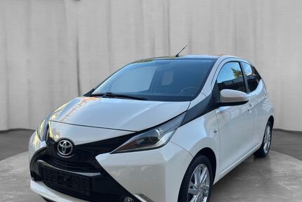 Toyota Aygo (X) 77.000 km 7.250 € Karlsruhe 76135