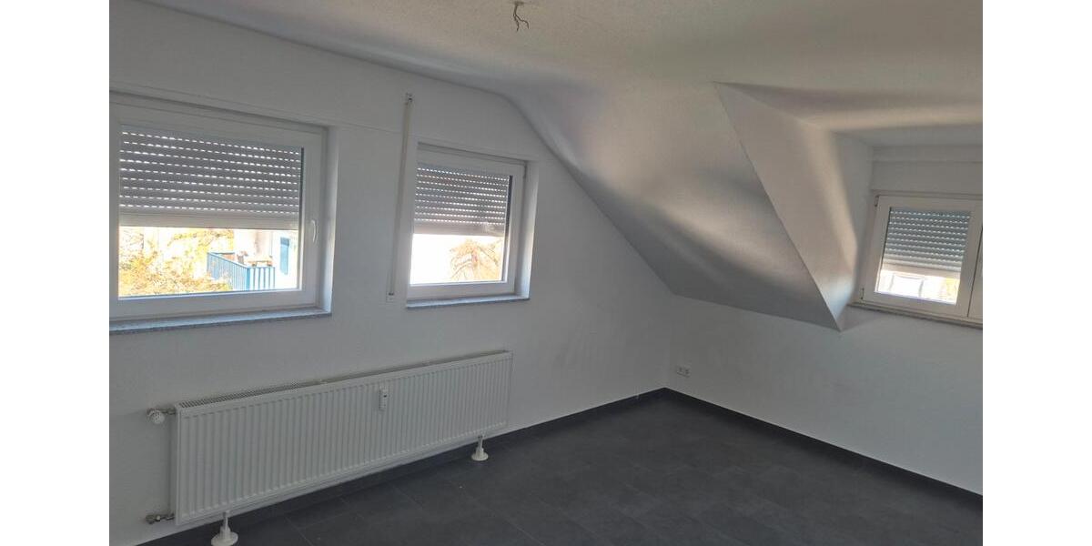 Dachgeschoßwohnung Leonberg - 3 Zimmer, 82 m&sup2;, 1.050&euro; | Angebot:26083451