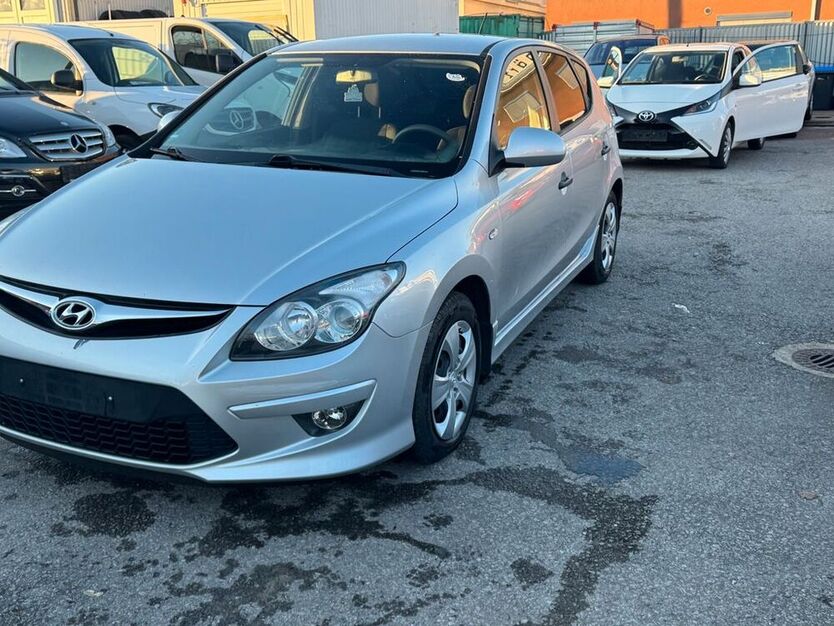 i30