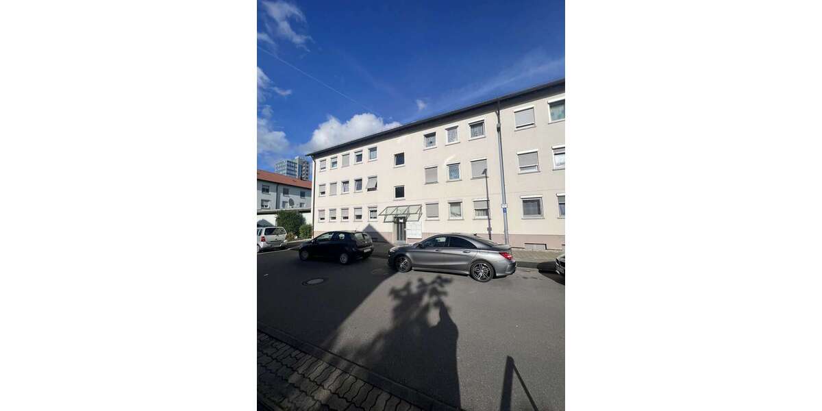 Wohnung zum Kaufen in Leonberg 299.000 € 95.1 m² 5 zimmer