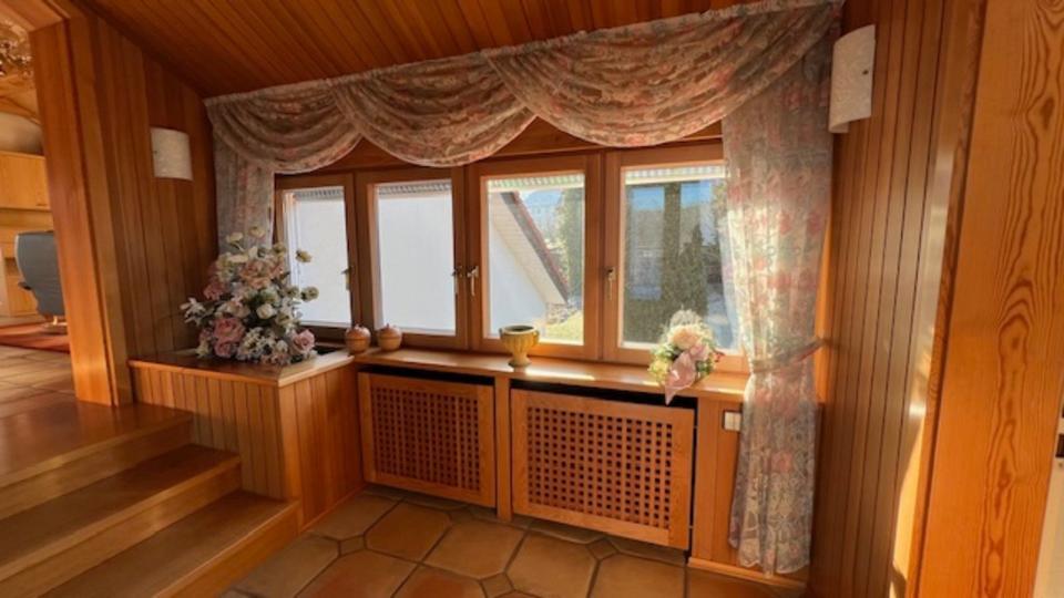 Möbl.2-Zi-Whg., 95 qm, Dachterrasse, Stellplatz, Pauschal 1.200 € zimmer