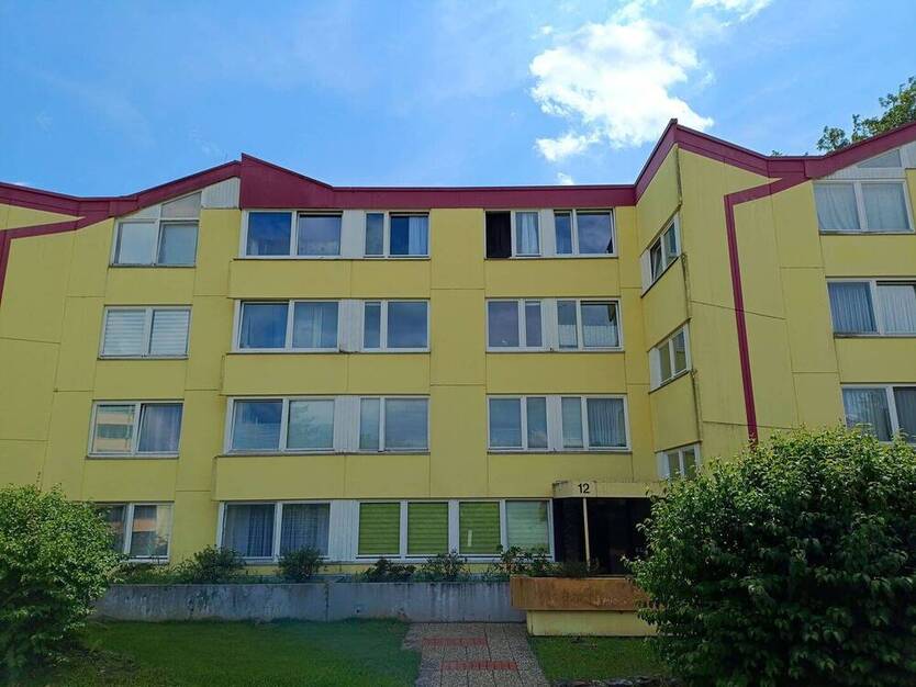 Wohnen im Grünen ! Familienfreundliche und großzügige Wohnung, zentral im Waldpark