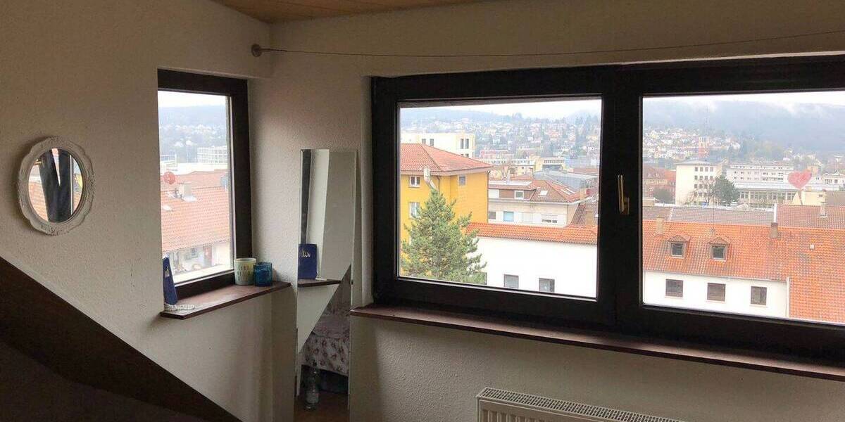 Große Maisonette Wohnung im Dachgeschoss mit Aufzug und Balkon 5 zimmer