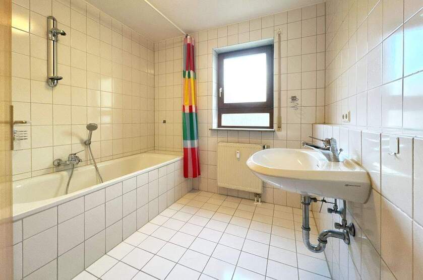 2,5-Zimmer-Erdgeschosswohnung mit sonniger Terrasse und Tiefgaragenstellplatz in Leonberg-Warmbronn 2 zimmer