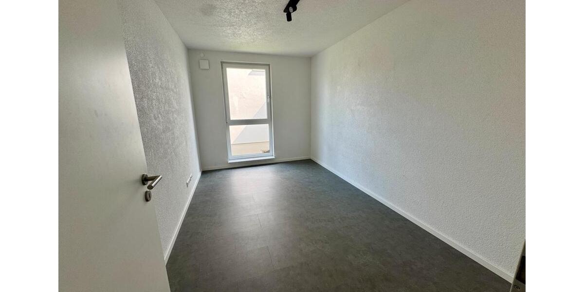Erdgeschoßwohnung Sulzfeld - 4 Zimmer, 110 m&sup2;, 1.290&euro; | Angebot:24514652