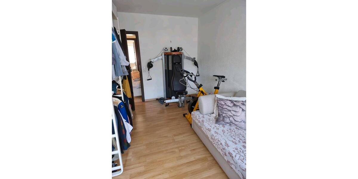 4 Zimmer plus 1 Zimmer im Dachgeschoss 4 zimmer