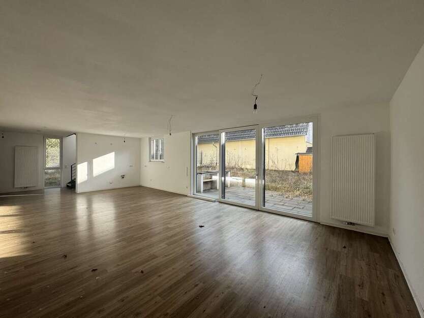 Modernes Reihenendhaus mit Wohn- und Gewerbeanteil + Garten, Garage & 3 Stellplätzen in Rheinstetten