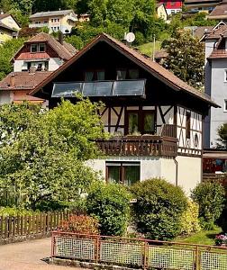 FAMILIENTRAUM IN BAD WILDBAD - MIT POTENTIAL - Einfamilienhaus Bad Wildbad im Schwarzwald | Angebot:27093420