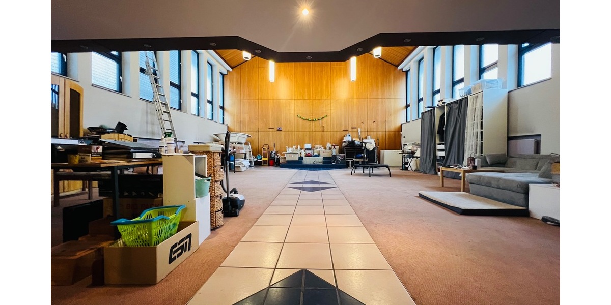 Ehem. Kirche mit Charakter − vielseitig nutzbares Gebäude für Wohn- und Gewerbezwecke - Gewerbeobjekt Calw | Angebot:24677144