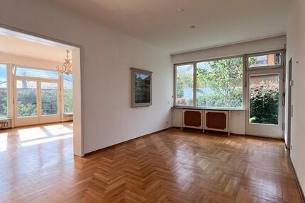 Renovierte helle 135 m² Wohnung mit Altbaucharme. 5 zimmer