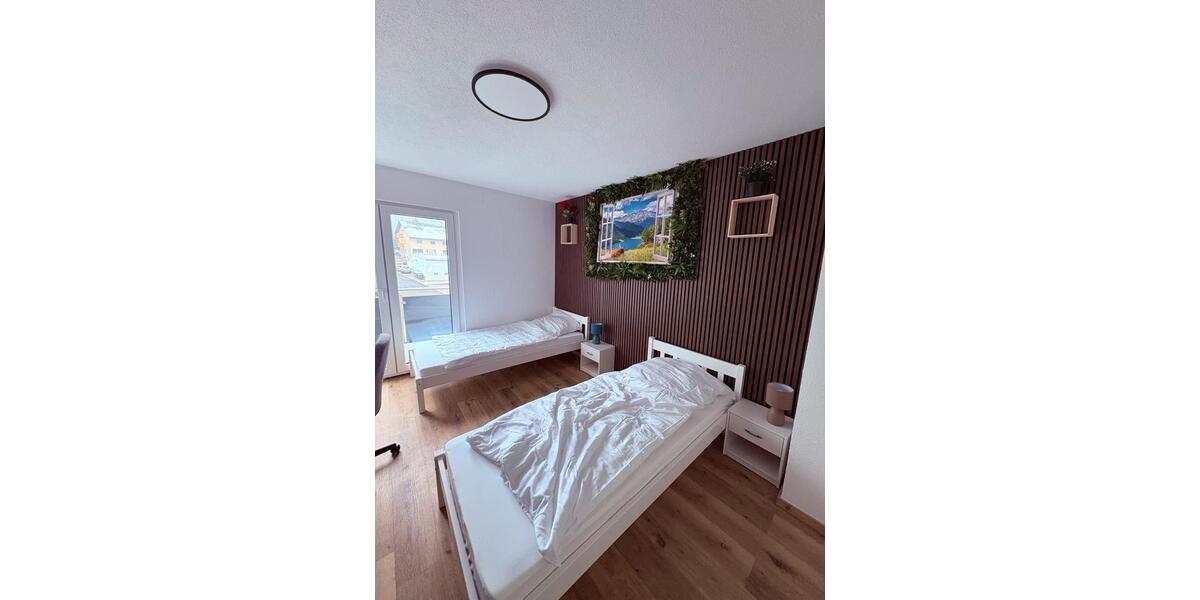 Etagenwohnung Pforzheim Nordstadt - 8 Zimmer, 15 m&sup2;, 500&euro; | Angebot:25642687