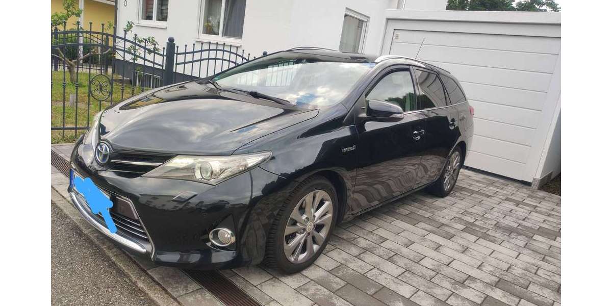 Toyota Auris 98.000 km 13.200 &euro; Pforzheim 75172