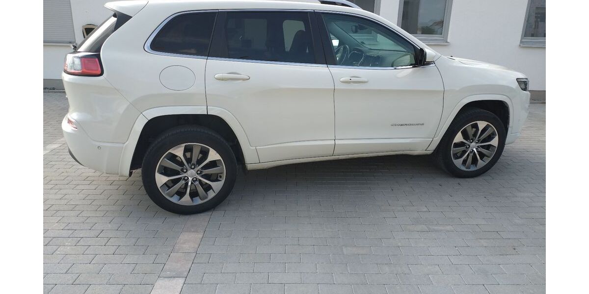 Jeep Cherokee 68.500 km 22.900 &euro; Zaisenhausen 75059