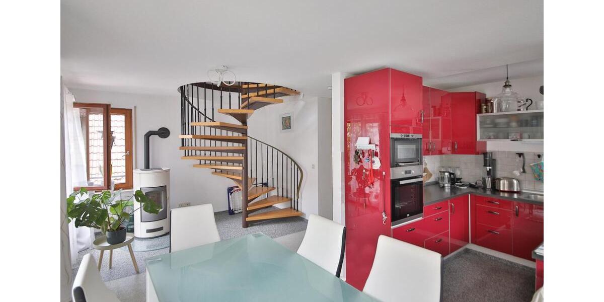 Maisonettewohnung - 5 Zimmer, Balkon, Pelletofen & 2 TG-Plätze 5 zimmer