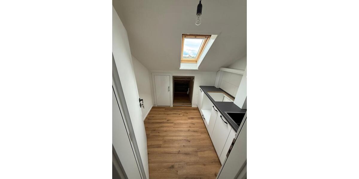 Dachgeschoßwohnung Schwieberdingen - 4 Zimmer, 100 m&sup2;, 1.550&euro; | Angebot:26692428