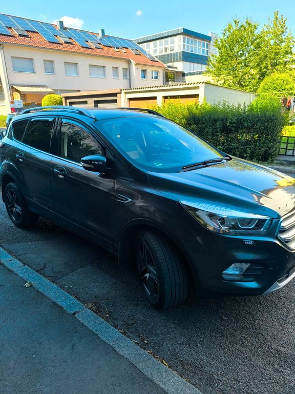 Ford Kuga 101.000 km 14.800 € Gerlingen 70839