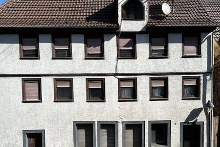 2-Familienhaus mit Ladeneinheit im Zentrum von Neuenbürg 7 zimmer