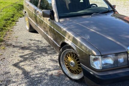 Mercedes-Benz 190 220.000 km 14.900 € Vaihingen 71665