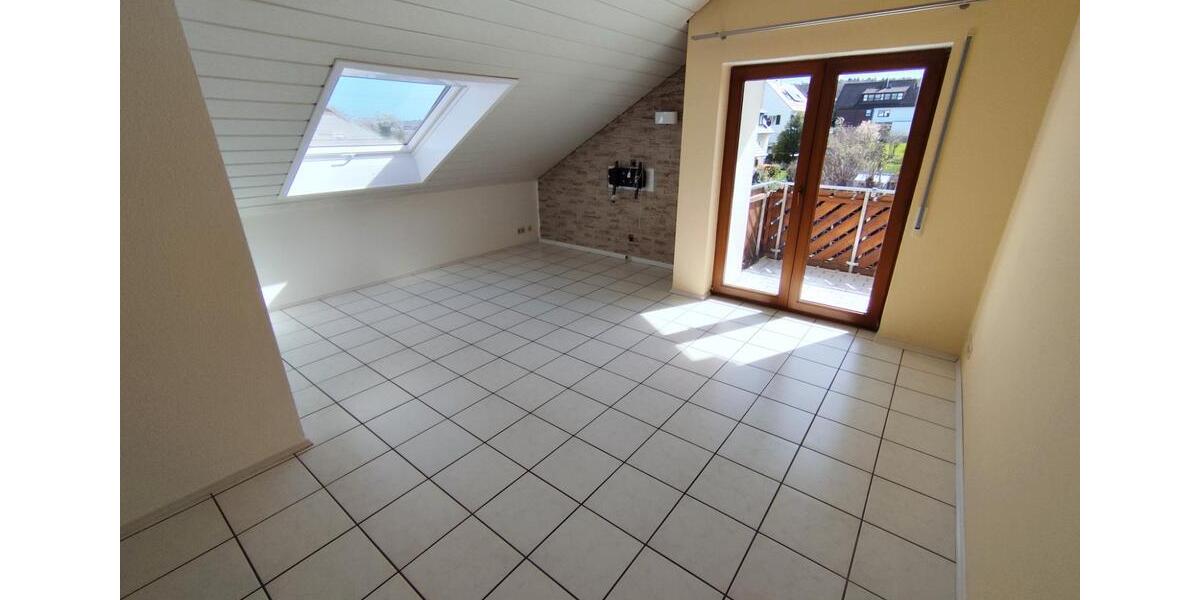 Dachgeschoßwohnung Neuenbürg - 3.5 Zimmer, 85 m&sup2;, 980&euro; | Angebot:26354841