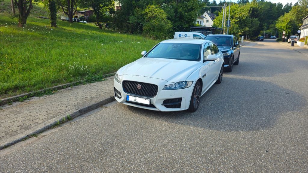 Jaguar XF 230.840 km 7.500 &euro; Karlsbad 76307