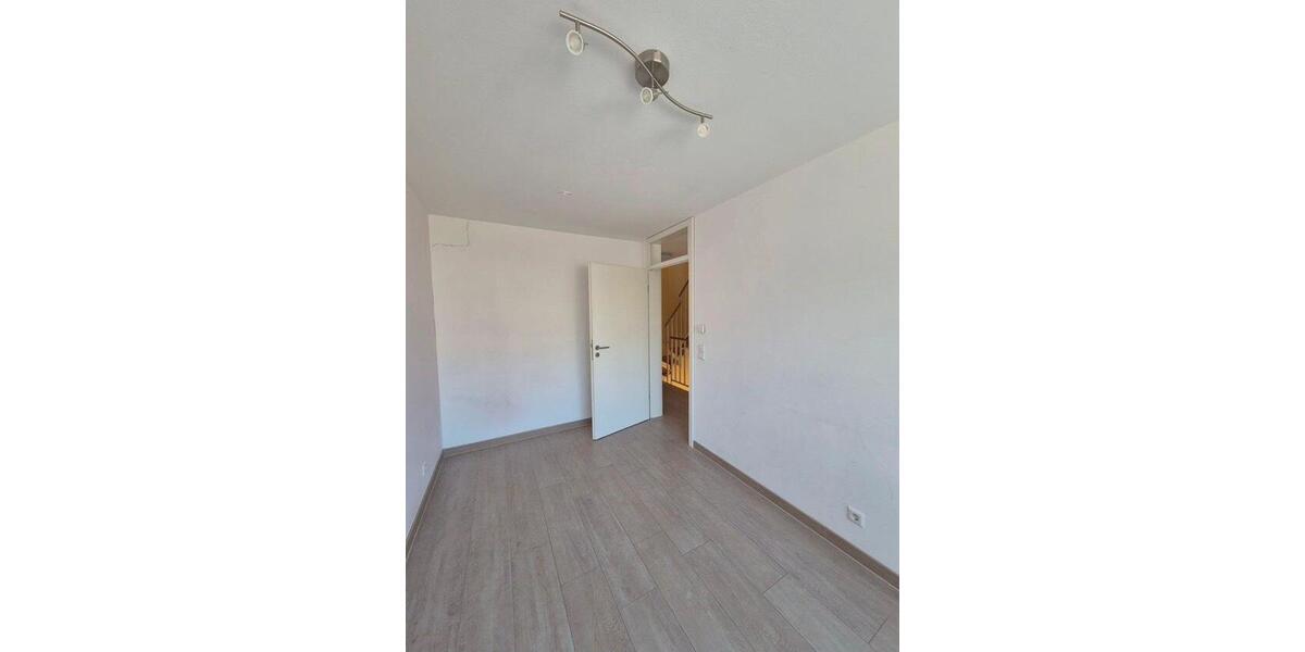 Reihenhaus Gerlingen - 6 Zimmer, 160 m&sup2;, 670.000&euro; | Angebot:26921858
