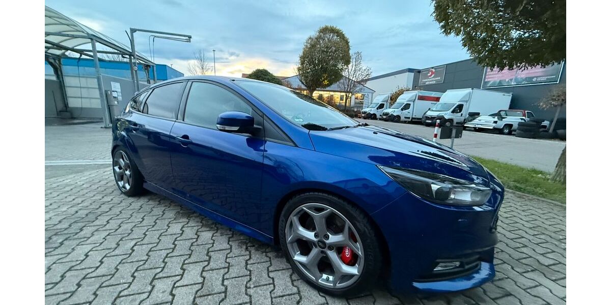 Ford Focus 75.500 km 18.499 &euro; Gerlingen 70839
