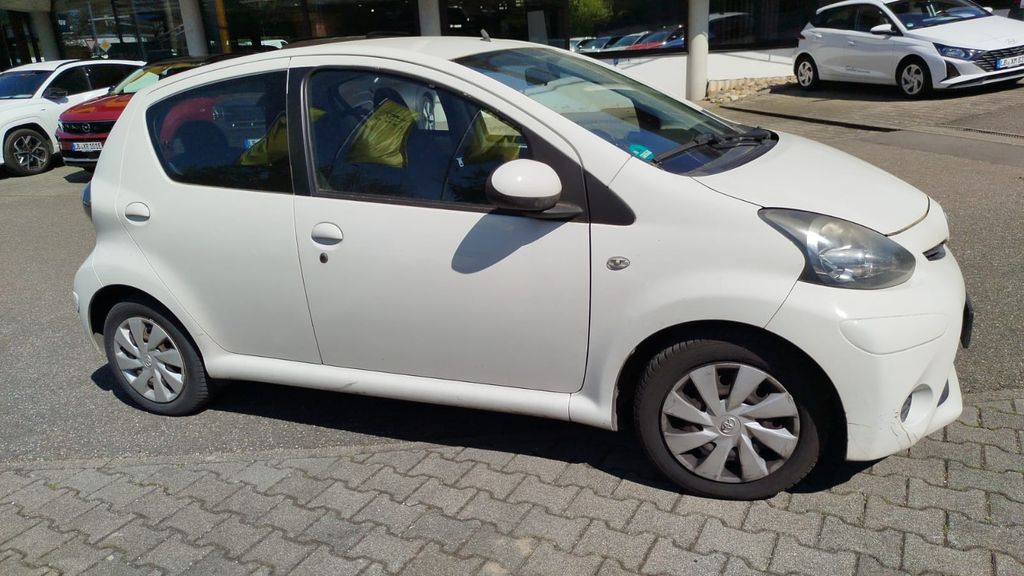 Toyota Aygo (X) 61.000 km 5.199 &euro; Stutensee 76297